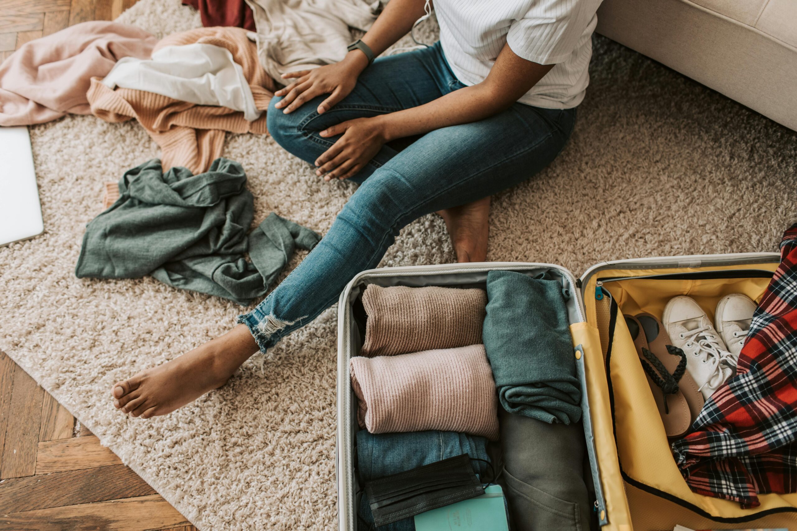 Women-packing-suitcase